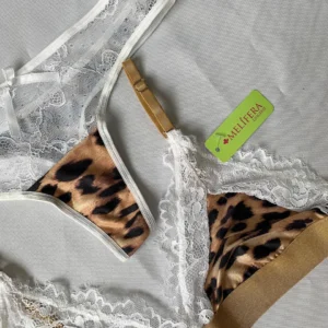 Conjunto bralette MELIFERA off